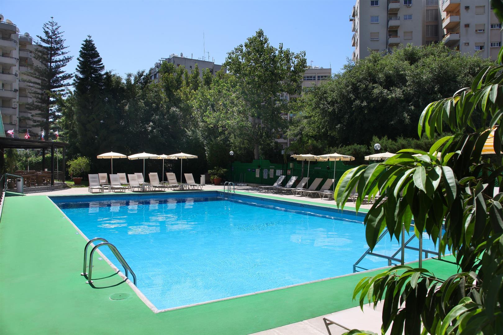 Odysseia Hotel Kapetanios Лимасол Экстерьер фото